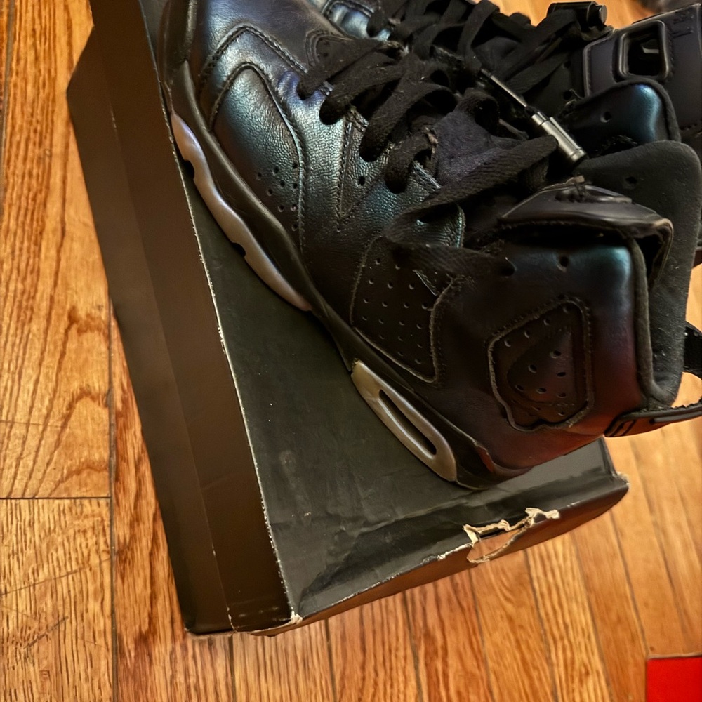 Jordan Black Sneakers
